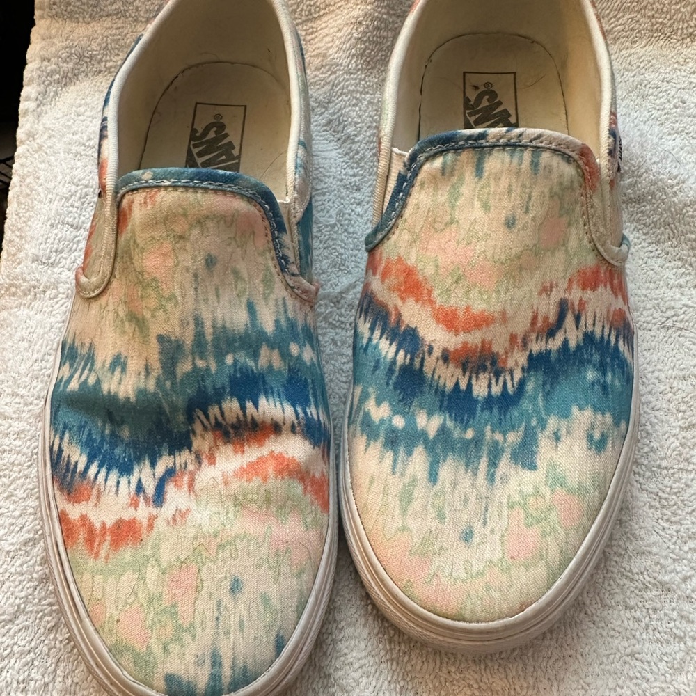 Women's vans sneakers.